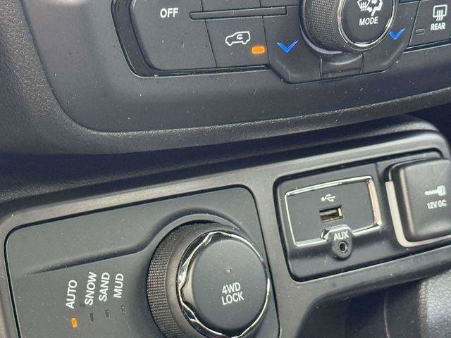 Certified 2023 Jeep Renegade Latitude AWD/4WD image 27