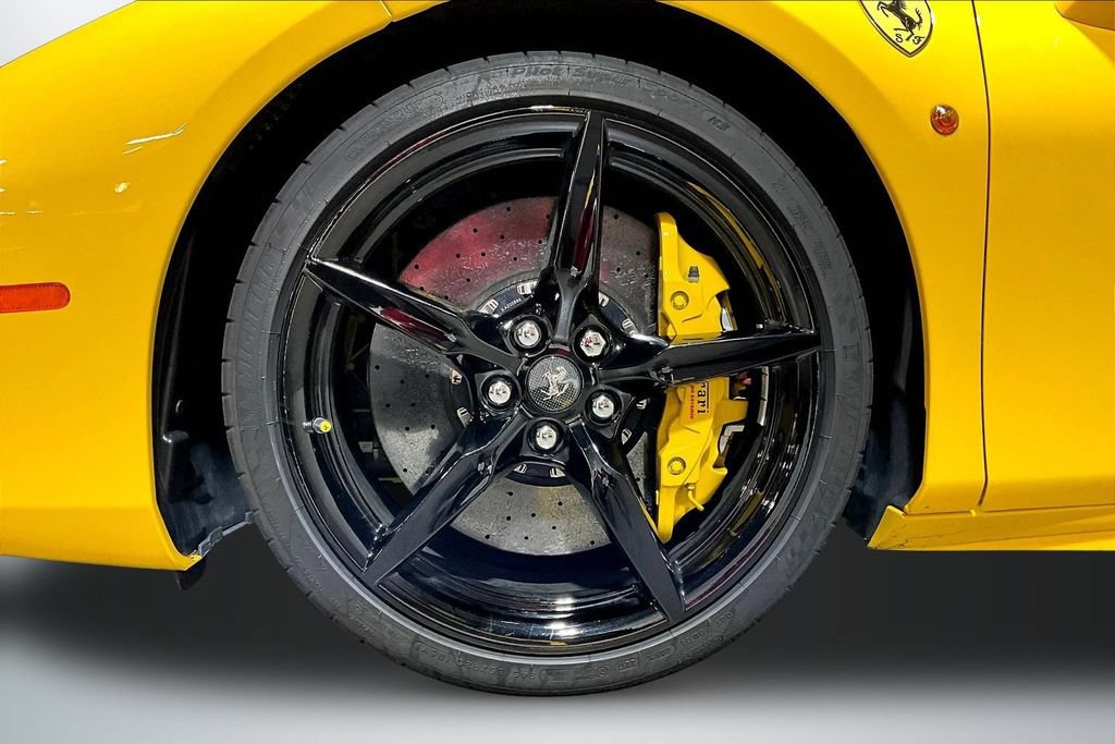 Used 2018 Ferrari 488 Spider RWD image 28