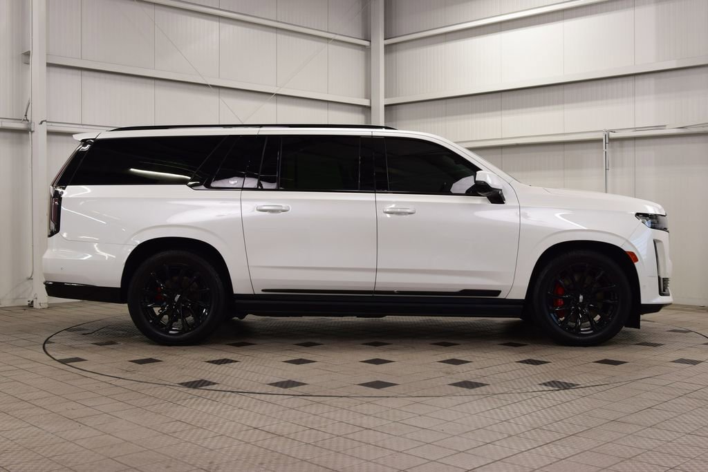 Used 2024 Cadillac Escalade ESV Sport Platinum w/ LPO, ONYX Package AWD/4WD image 9