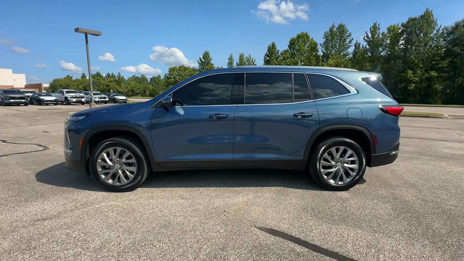 Used 2025 Buick Enclave Preferred w/ Power Package FWD image 5