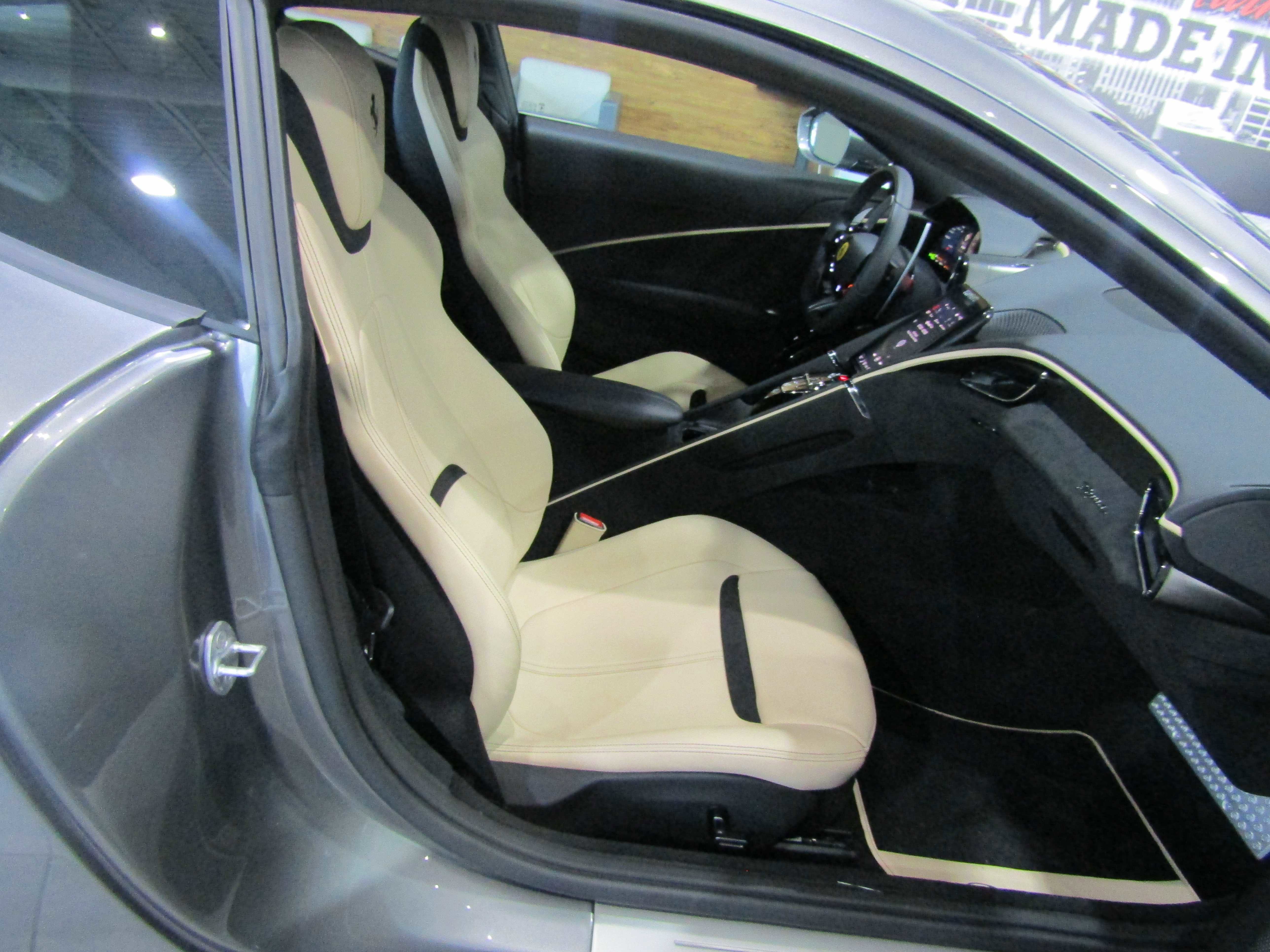 Used 2023 Ferrari Roma image 9