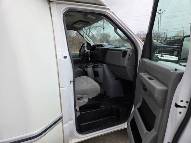 Used 2018 Ford E-350 and Econoline 350 Super Duty w/ Power Windows & Locks Group RWD image 32