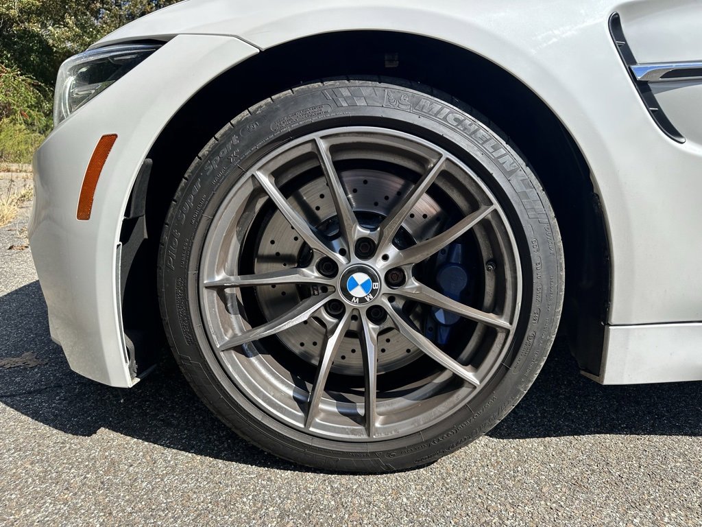 Used 2020 BMW M4 Convertible image 9