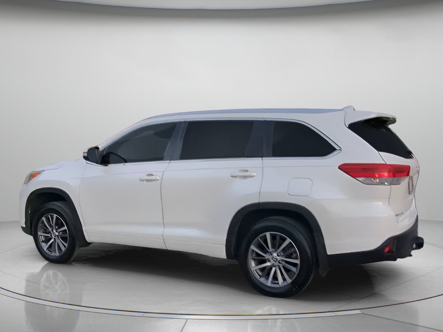 Used 2017 Toyota Highlander XLE AWD/4WD image 19