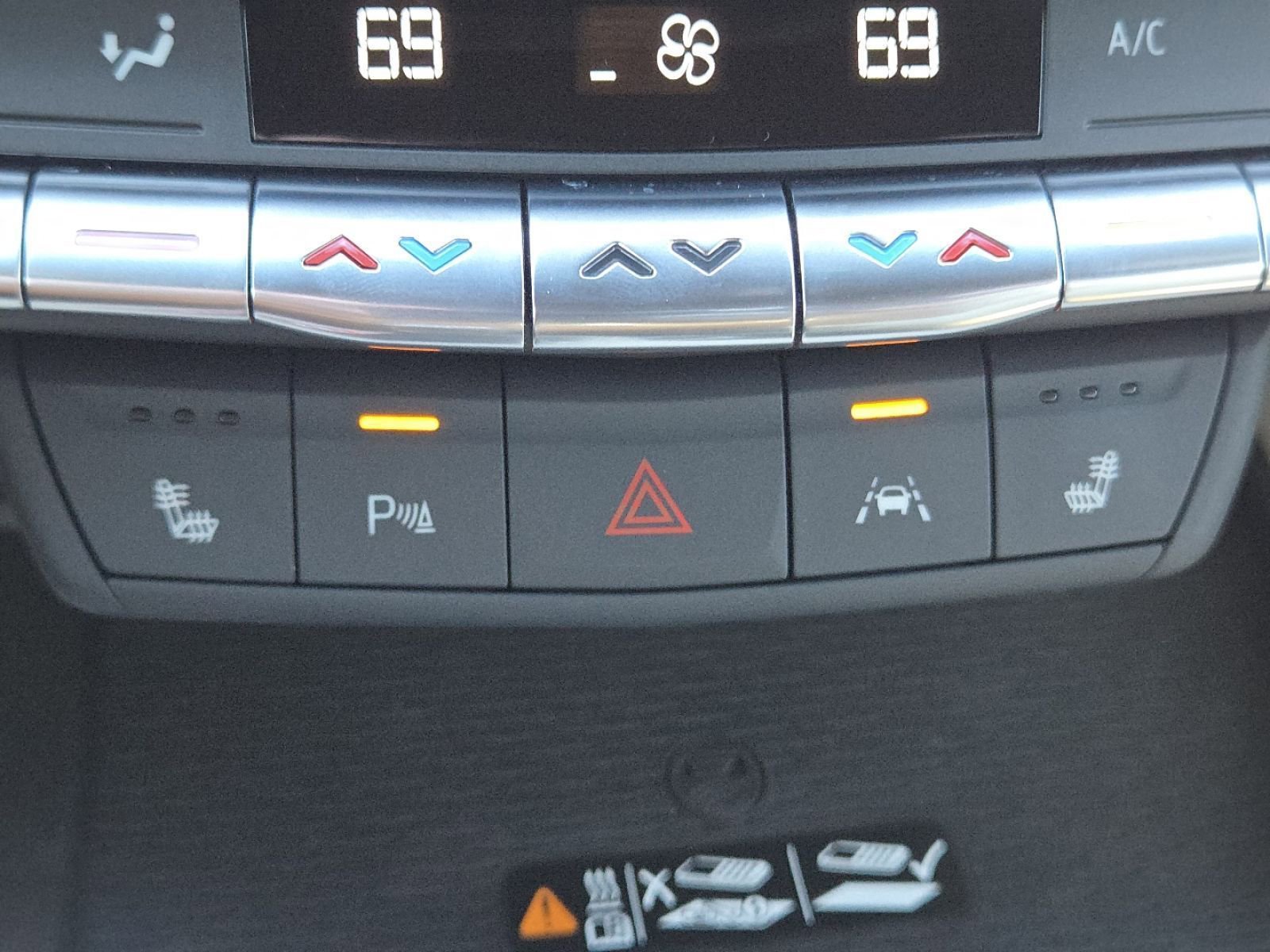 Used 2023 Cadillac CT4 Luxury w/ Sun And Sound Package image 32