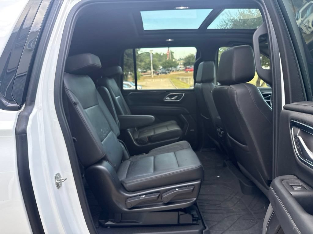 Used 2022 Chevrolet Suburban Z71 w/ Luxury Package AWD/4WD image 10