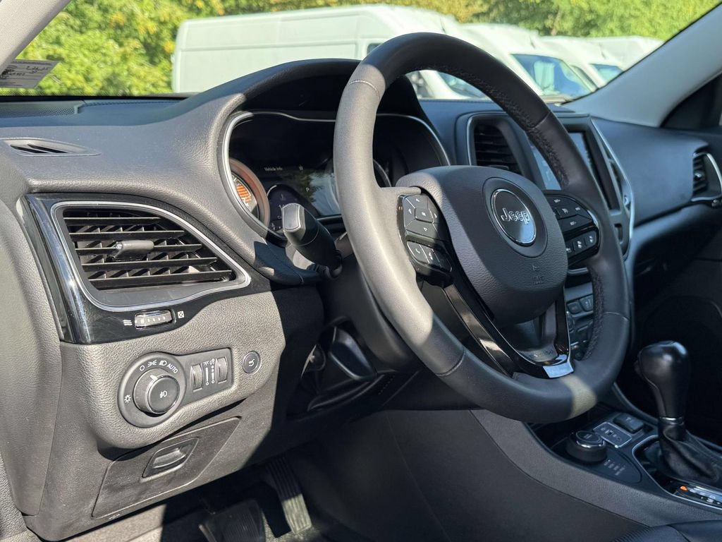 Used 2023 Jeep Cherokee Altitude Lux AWD/4WD image 2