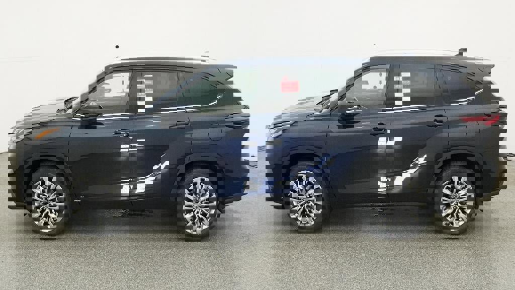 New 2026 Toyota Highlander Platinum image 3