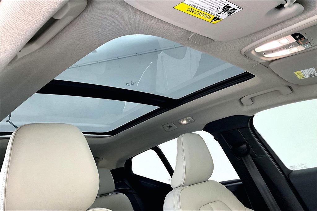 Used 2023 Volvo XC40 B5 Plus w/ Protection Package Premier AWD/4WD image 22