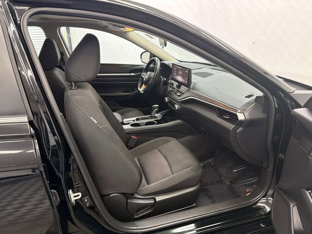 Used 2023 Nissan Altima 2.5 SV w/ SV Premium Package image 14