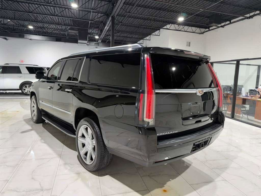 Used 2018 Cadillac Escalade ESV Premium Luxury image 9