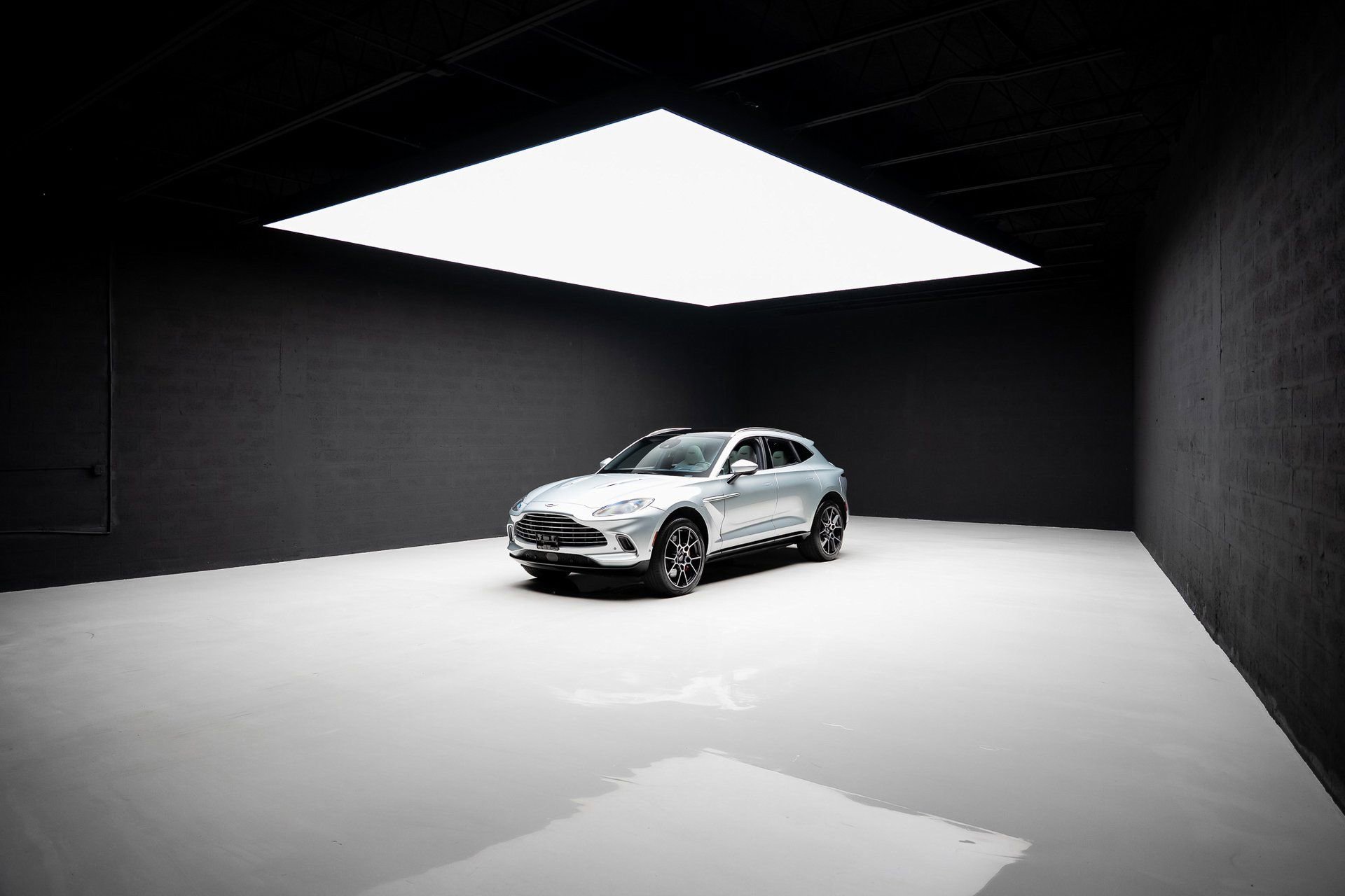 Used 2022 Aston Martin DBX image 91