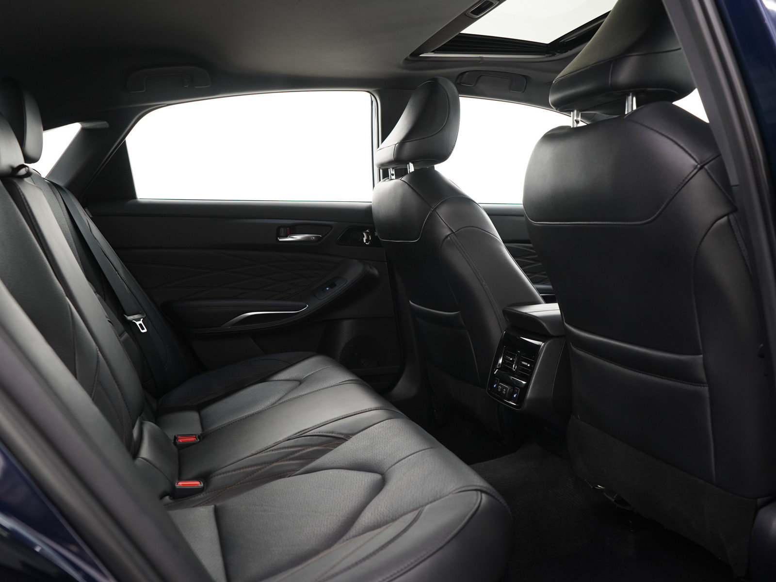 Used 2022 Toyota Avalon Limited FWD image 12