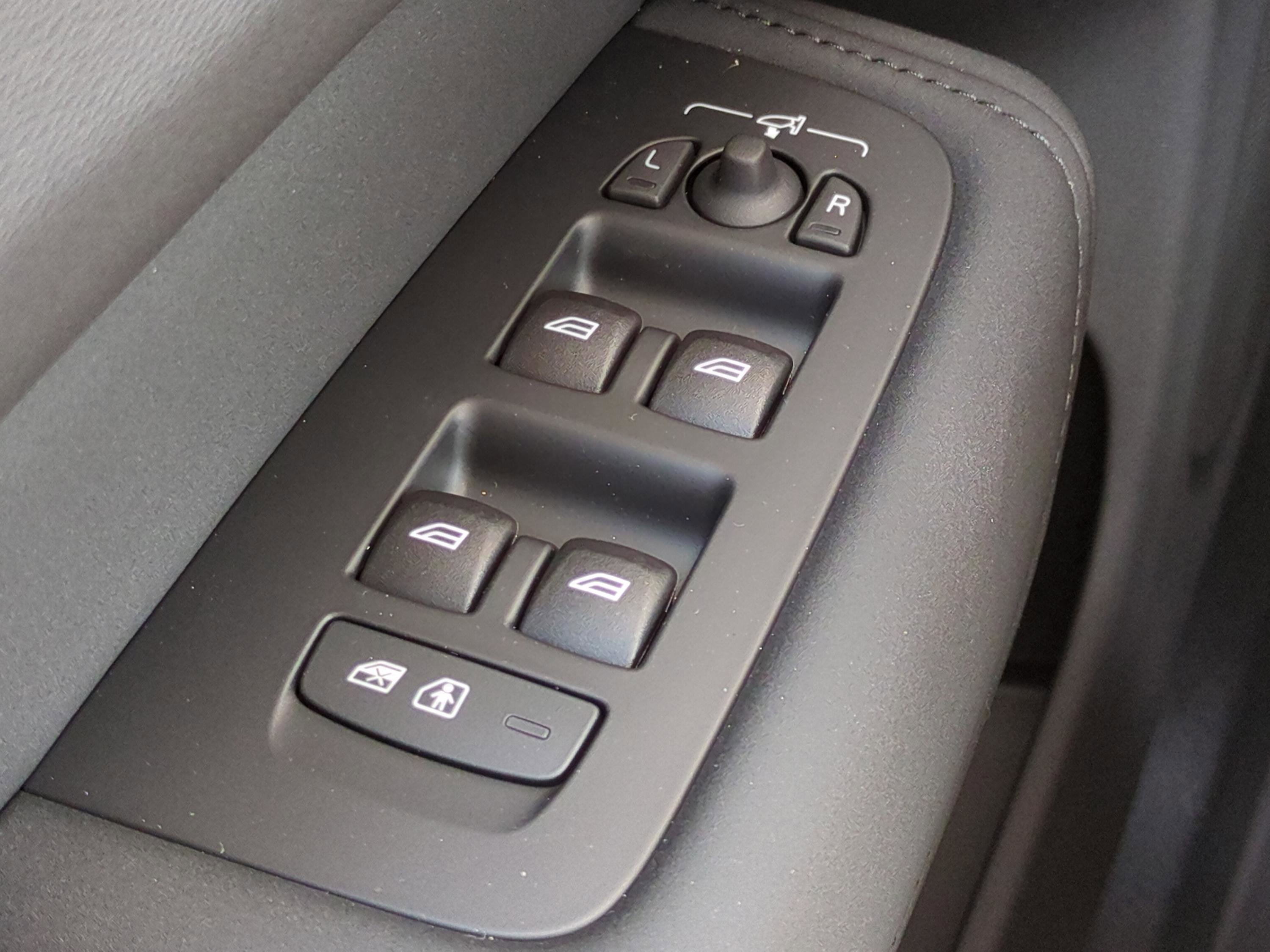 New 2026 Volvo XC60 B5 Ultra w/ Protection Package Premier image 23