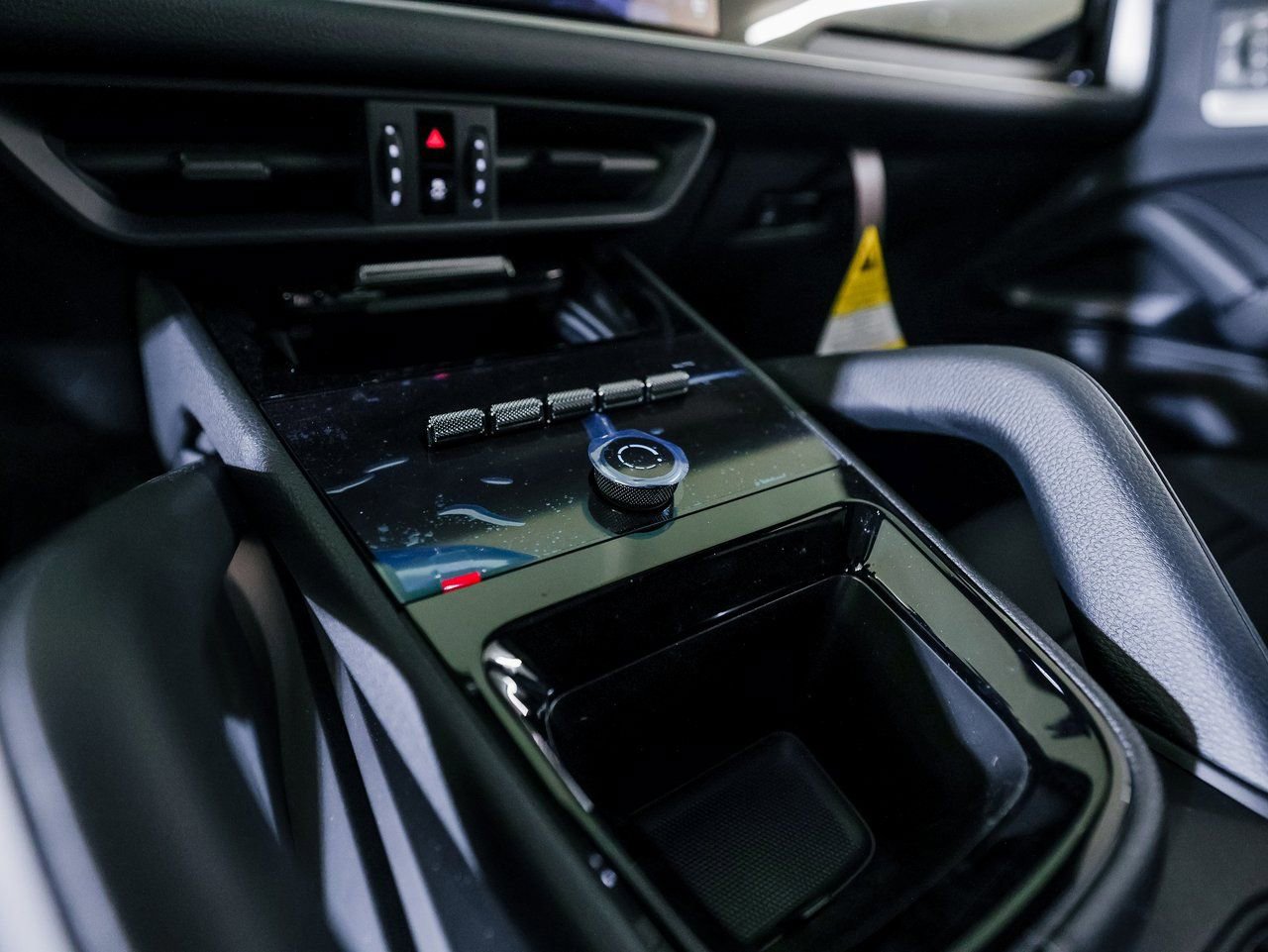 New 2026 Porsche Cayenne Coupe AWD/4WD image 19