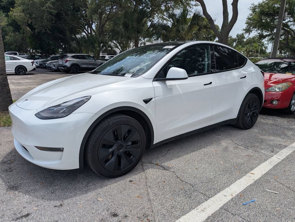 Used 2024 Tesla Model Y Long Range AWD/4WD image 3