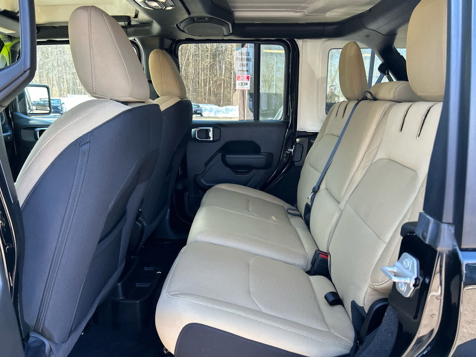 Used 2023 Jeep Wrangler Unlimited w/ Cold Weather Group image 34