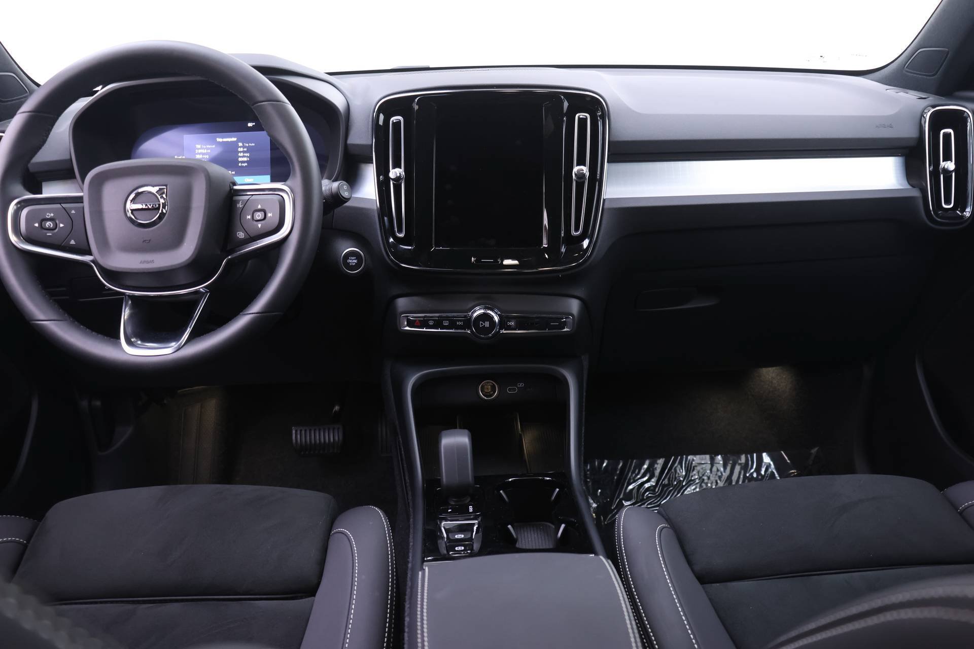 New 2026 Volvo XC40 B5 Ultra w/ Climate Package AWD/4WD image 8