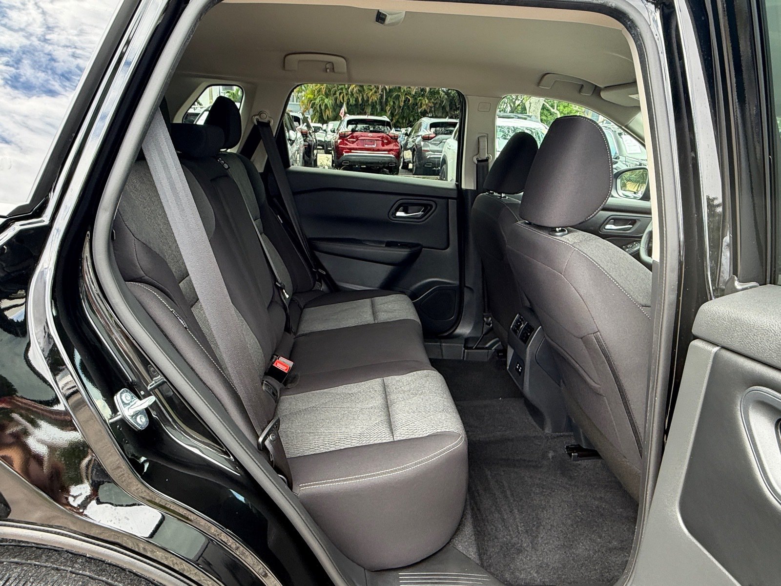 Certified 2025 Nissan Rogue SV FWD image 15