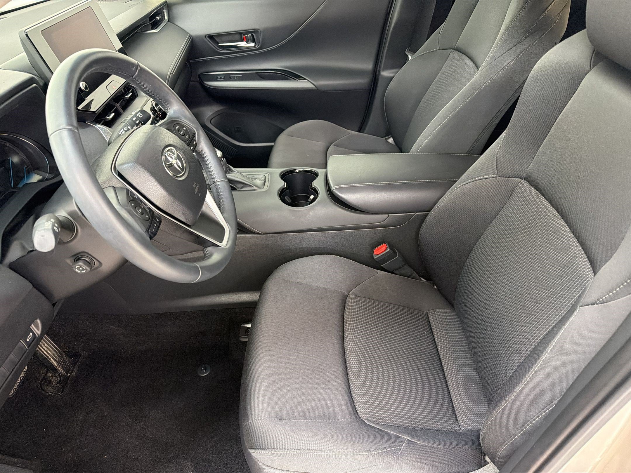 Used 2023 Toyota Venza LE AWD/4WD image 5