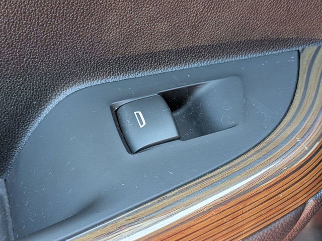 Used 2023 GMC Acadia SLE w/ Driver Convenience Package image 30