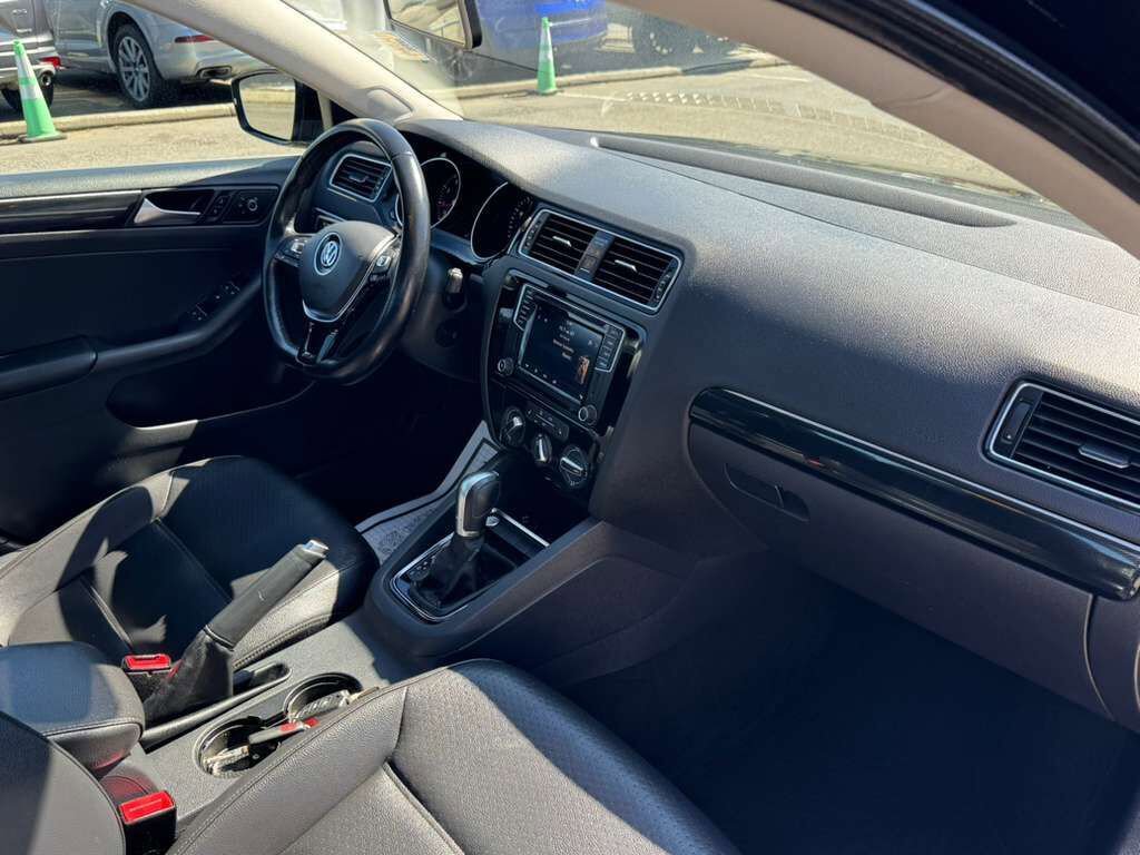 Used 2016 Volkswagen Jetta SEL FWD image 15
