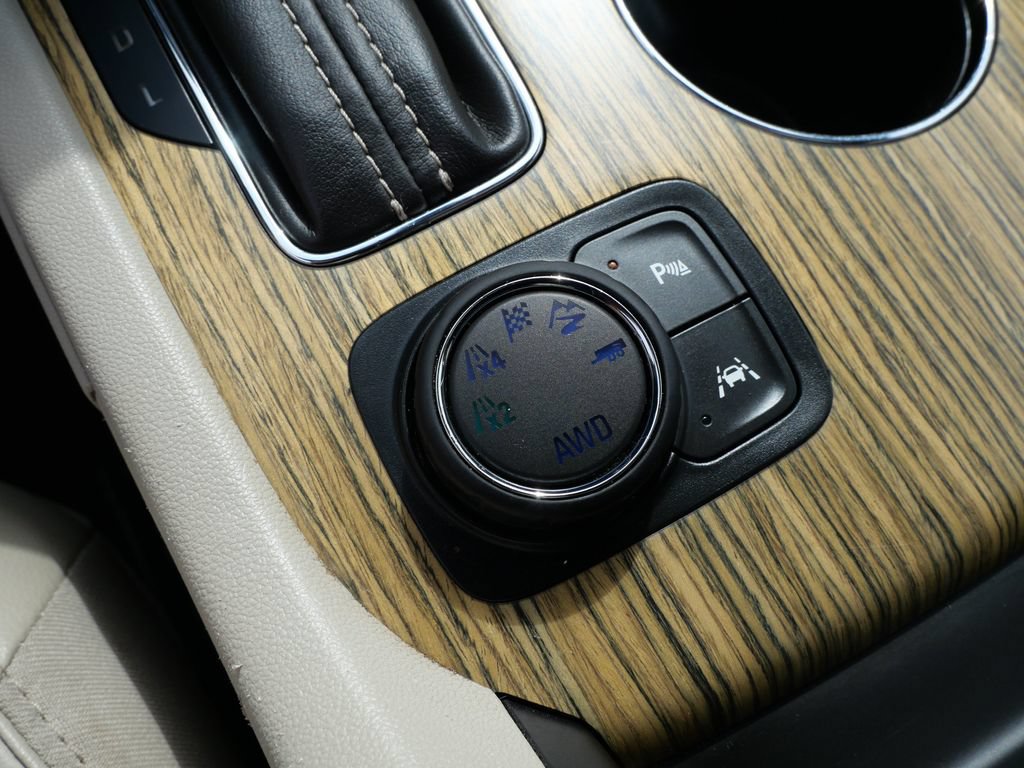 Used 2019 GMC Acadia Denali w/ Technology Package AWD/4WD image 29