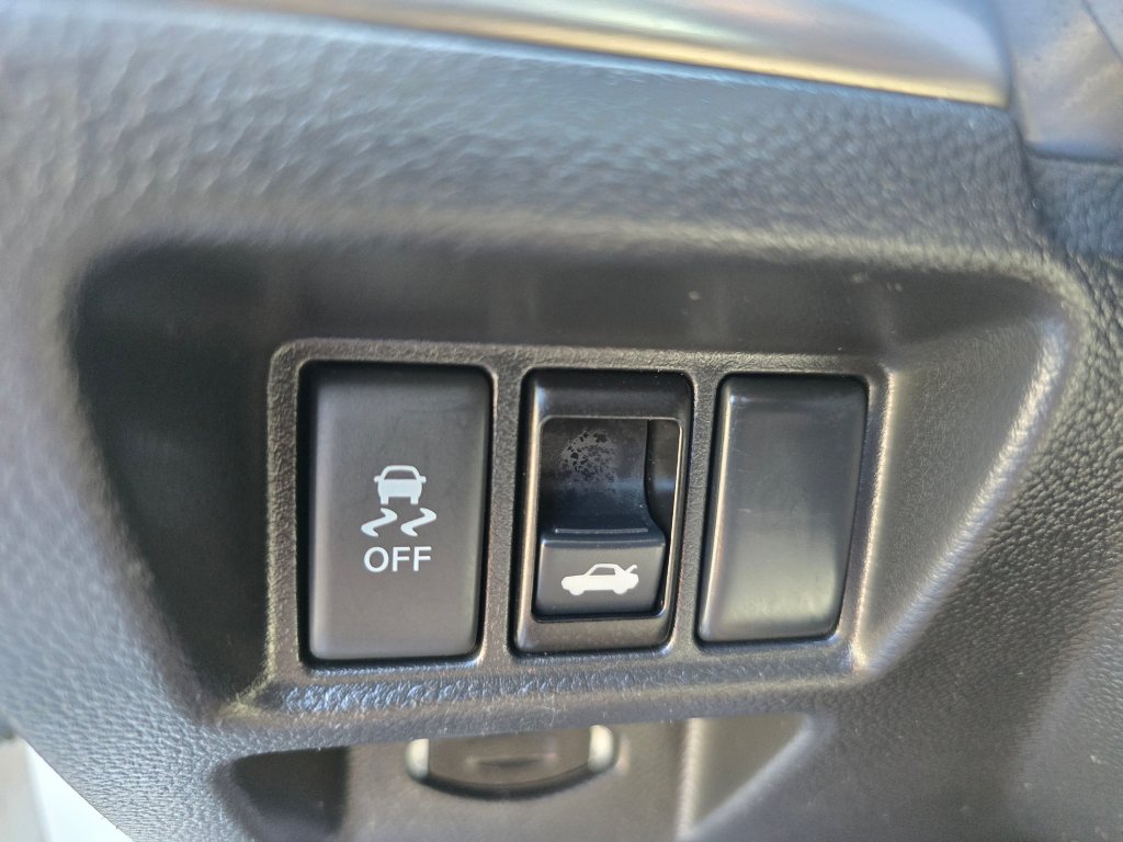 Used 2015 INFINITI Q40 w/ Moonroof Package RWD image 35