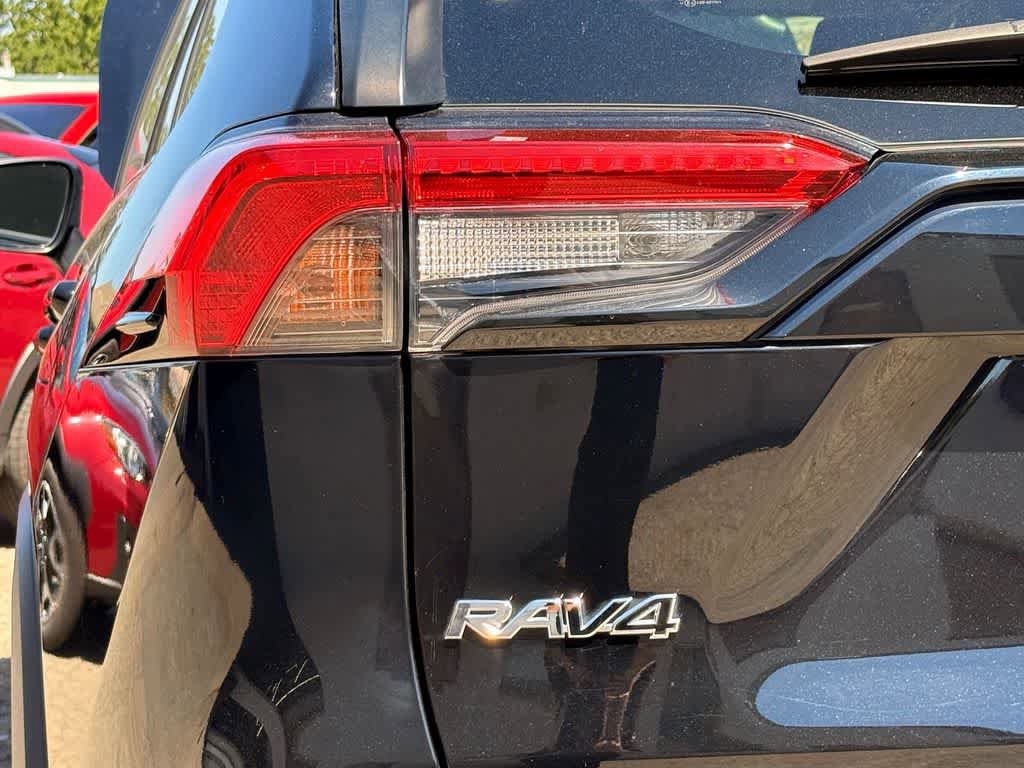Used 2020 Toyota RAV4 LE w/ Carpet Mat Package AWD/4WD image 7