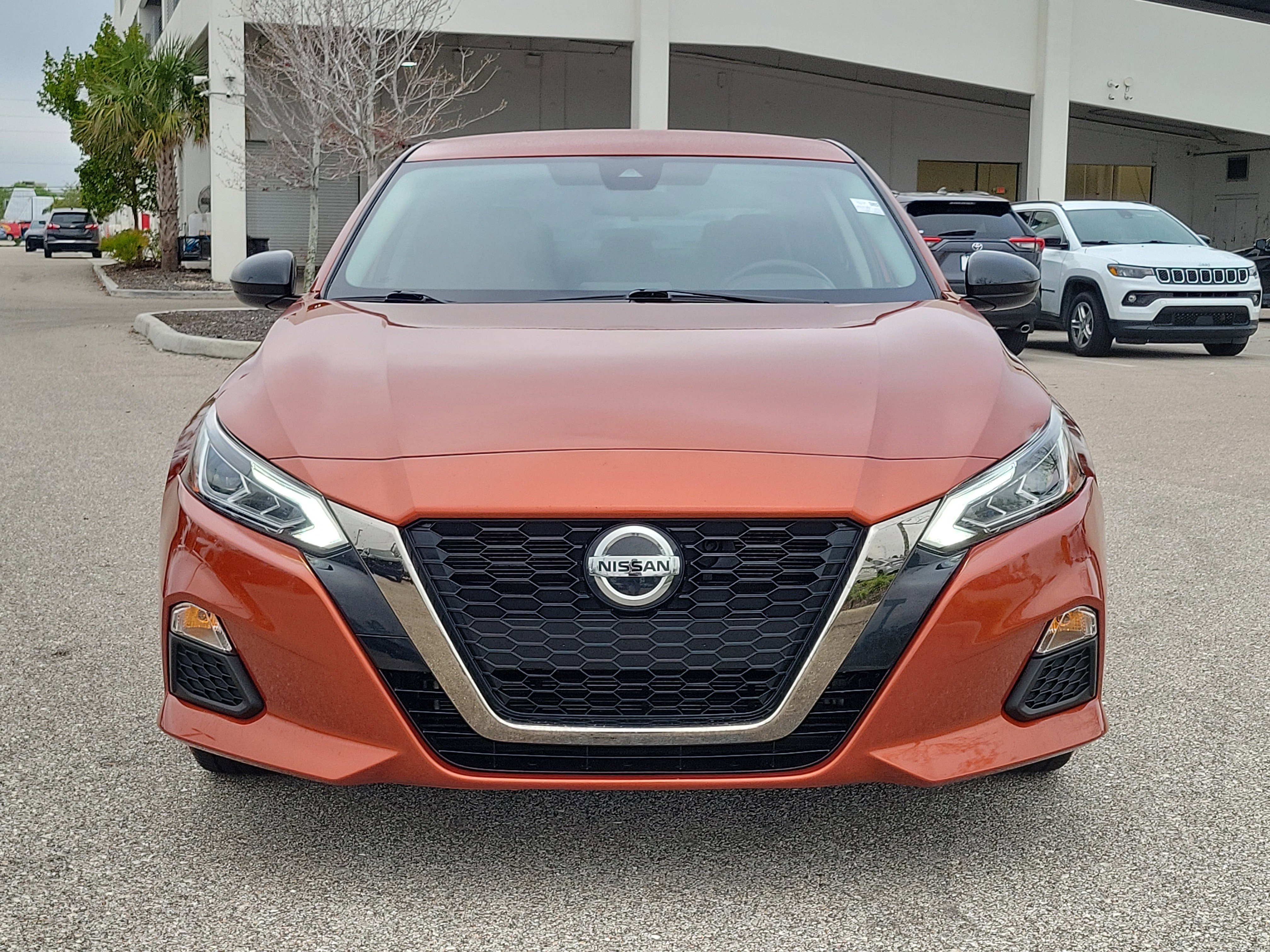 Used 2021 Nissan Altima 2.5 SR image 2