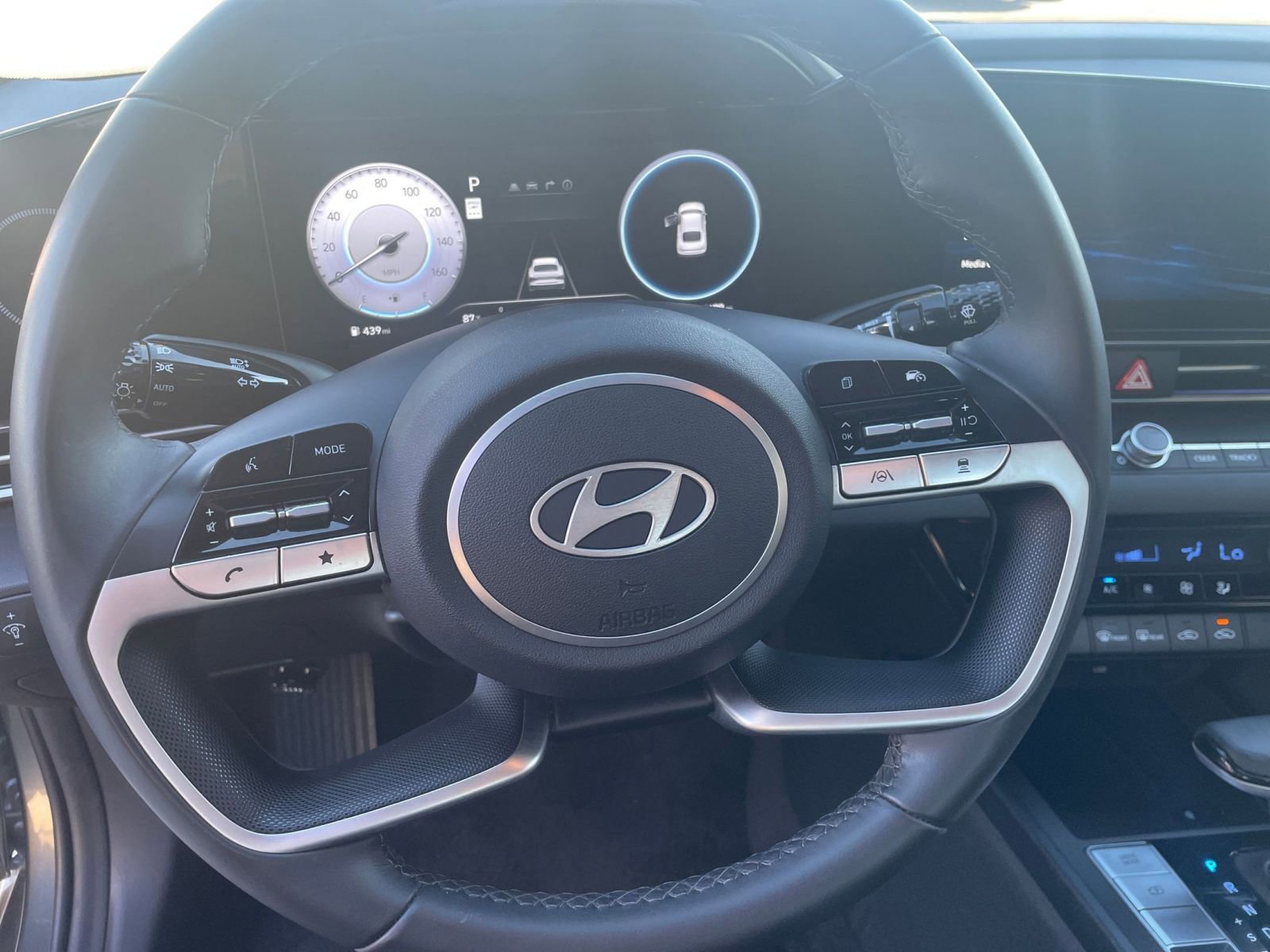 Used 2025 Hyundai Elantra SEL image 29