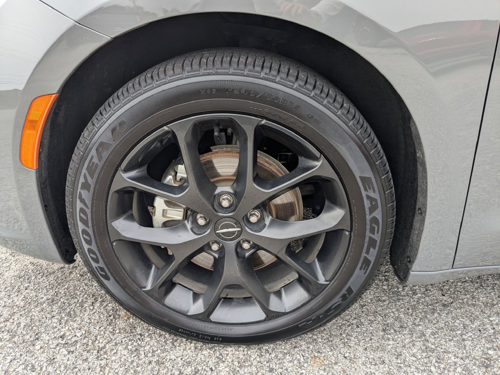 Used 2025 Chrysler Pacifica Limited FWD image 20