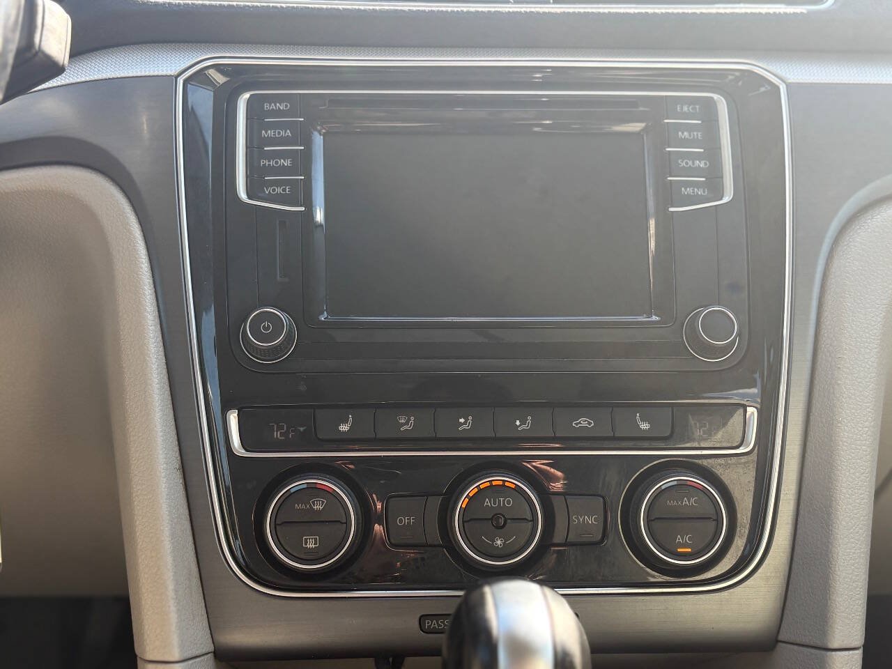 Used 2018 Volkswagen Passat 2.0T R-Line FWD image 25