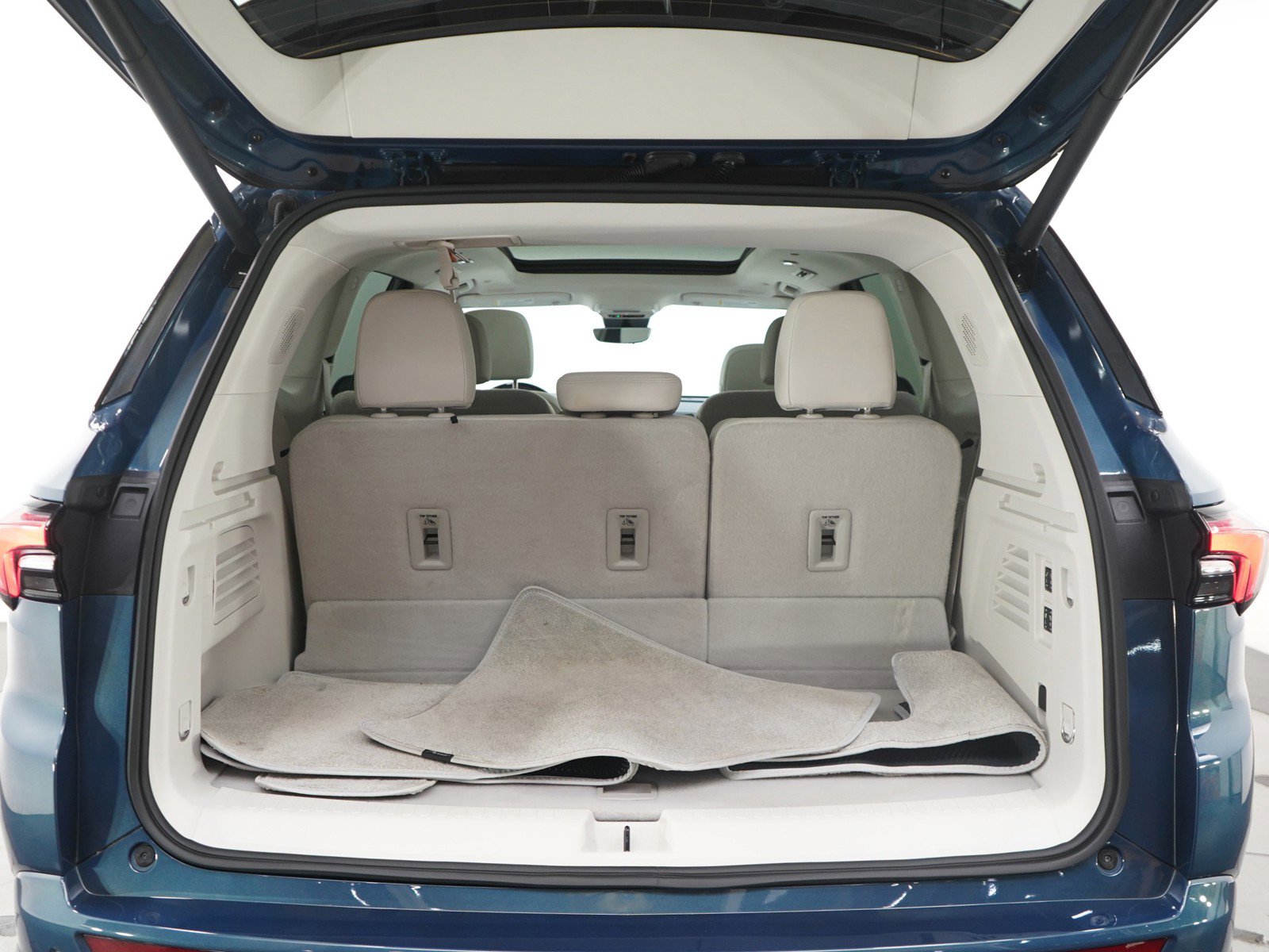 Used 2025 Buick Enclave Avenir image 17