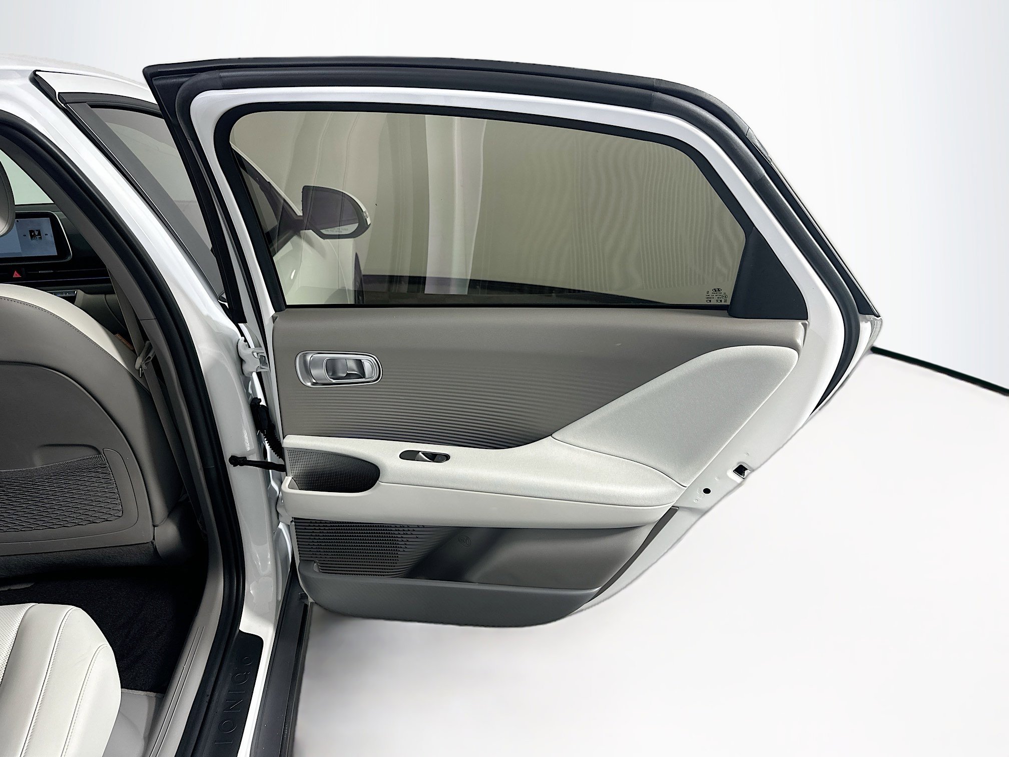 Used 2024 Hyundai Ioniq 6 SEL image 32