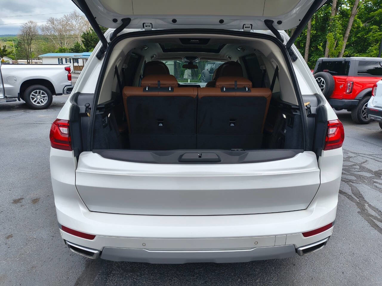Used 2019 BMW X7 xDrive50i w/ Executive Package AWD/4WD image 14