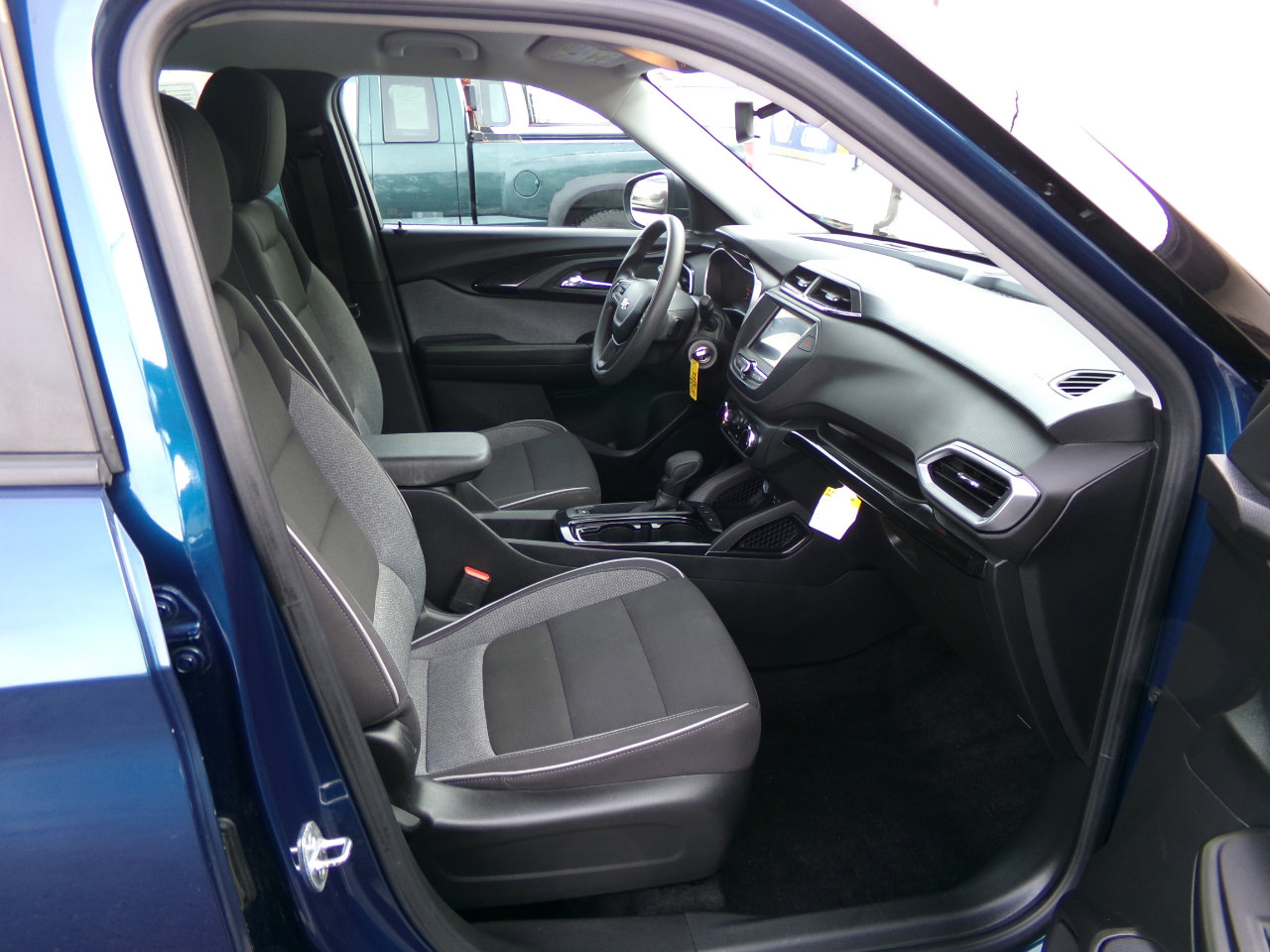 Used 2021 Chevrolet TrailBlazer LS FWD image 37