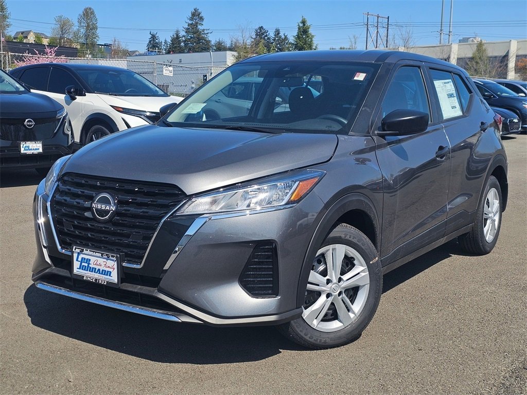New 2025 Nissan Kicks Play S
