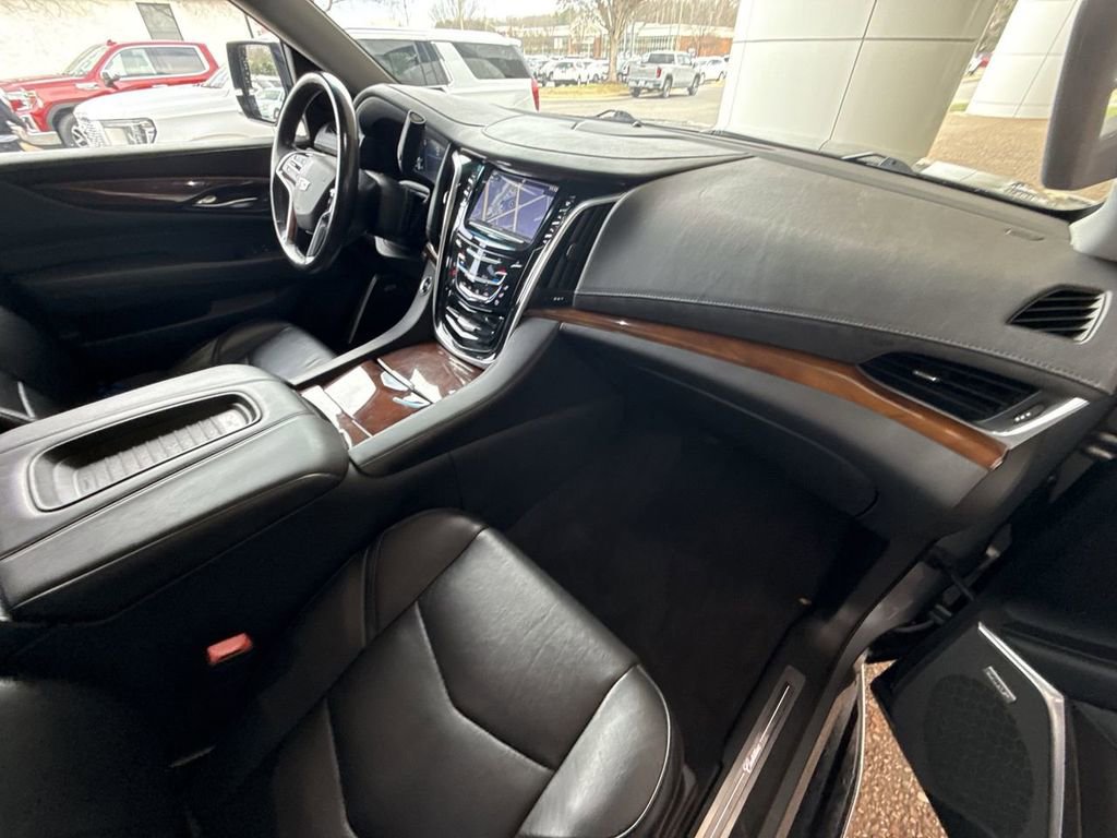 Certified 2020 Cadillac Escalade Luxury w/ Escalade Sport Edition image 29