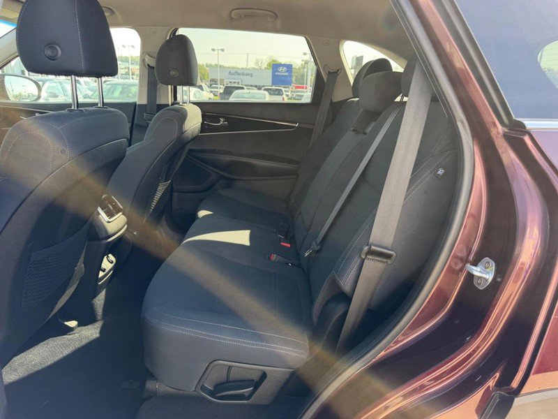Used 2019 Kia Sorento LX FWD image 9