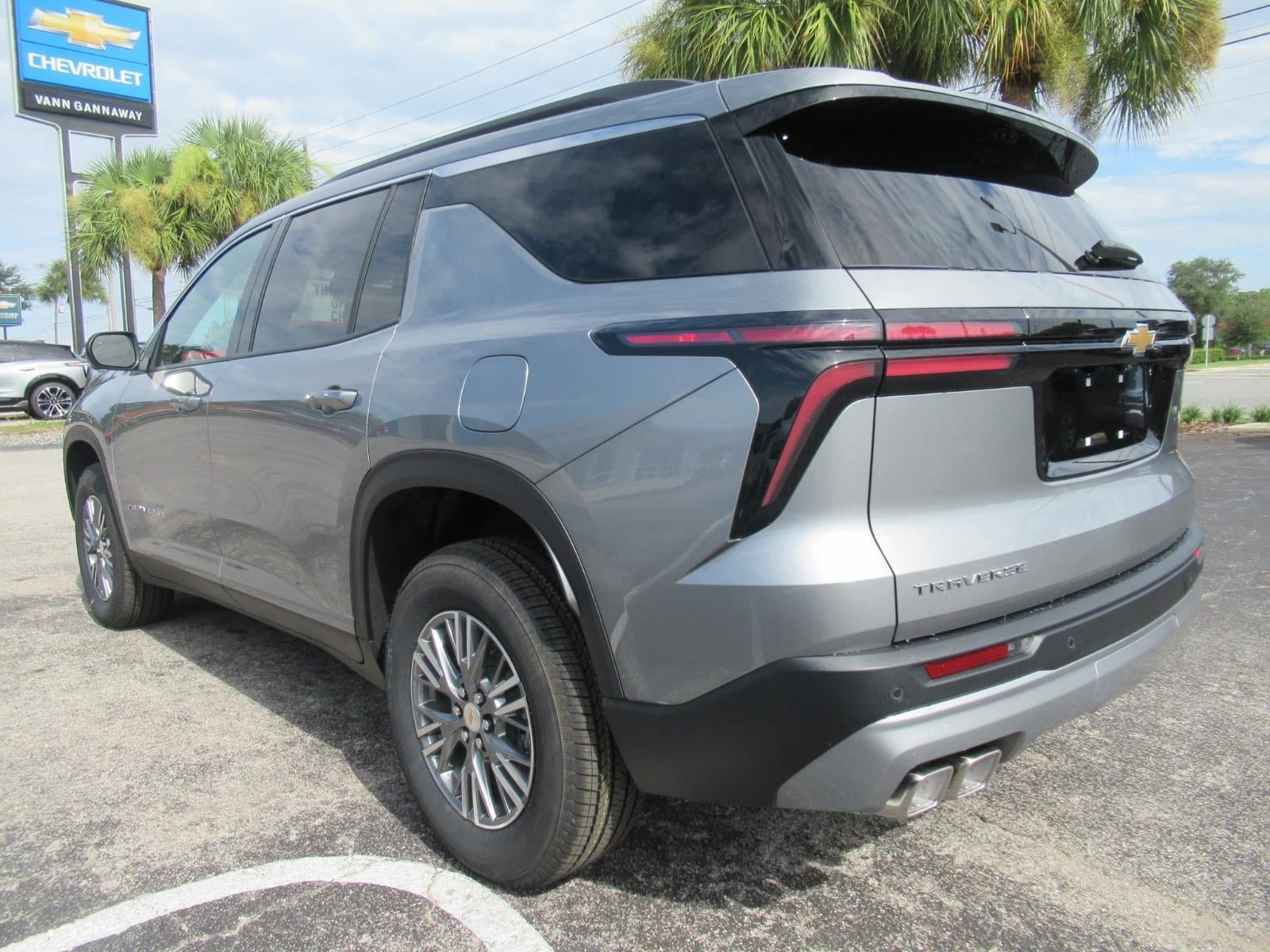 New 2027 Chevrolet Traverse LT w/ Driver Confidence Package FWD image 7