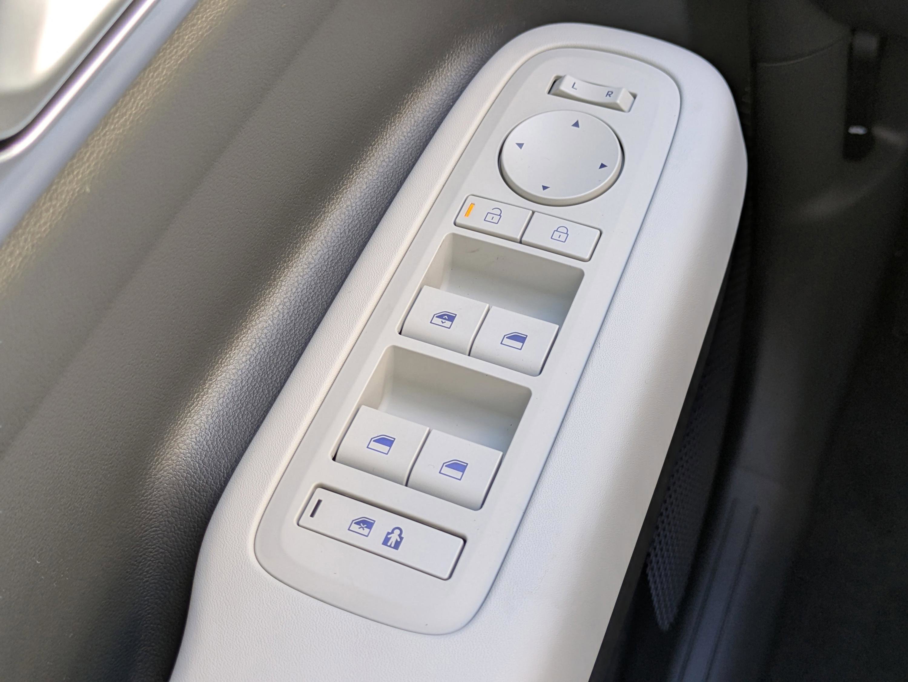 New 2026 Hyundai Santa Fe SE image 25