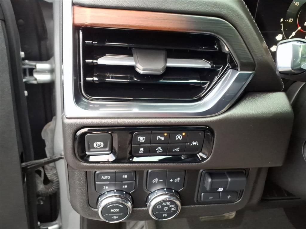 Certified 2025 GMC Yukon XL Denali w/ Sun & Power Step Package AWD/4WD image 36