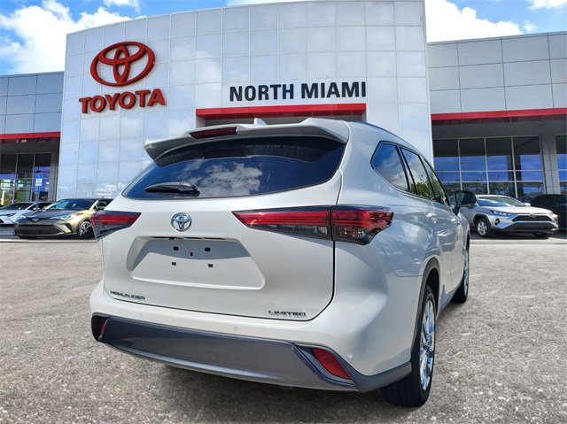 Used 2022 Toyota Highlander Limited image 4