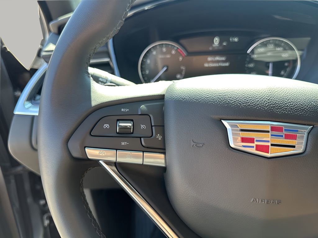 New 2025 Cadillac XT6 Luxury image 30