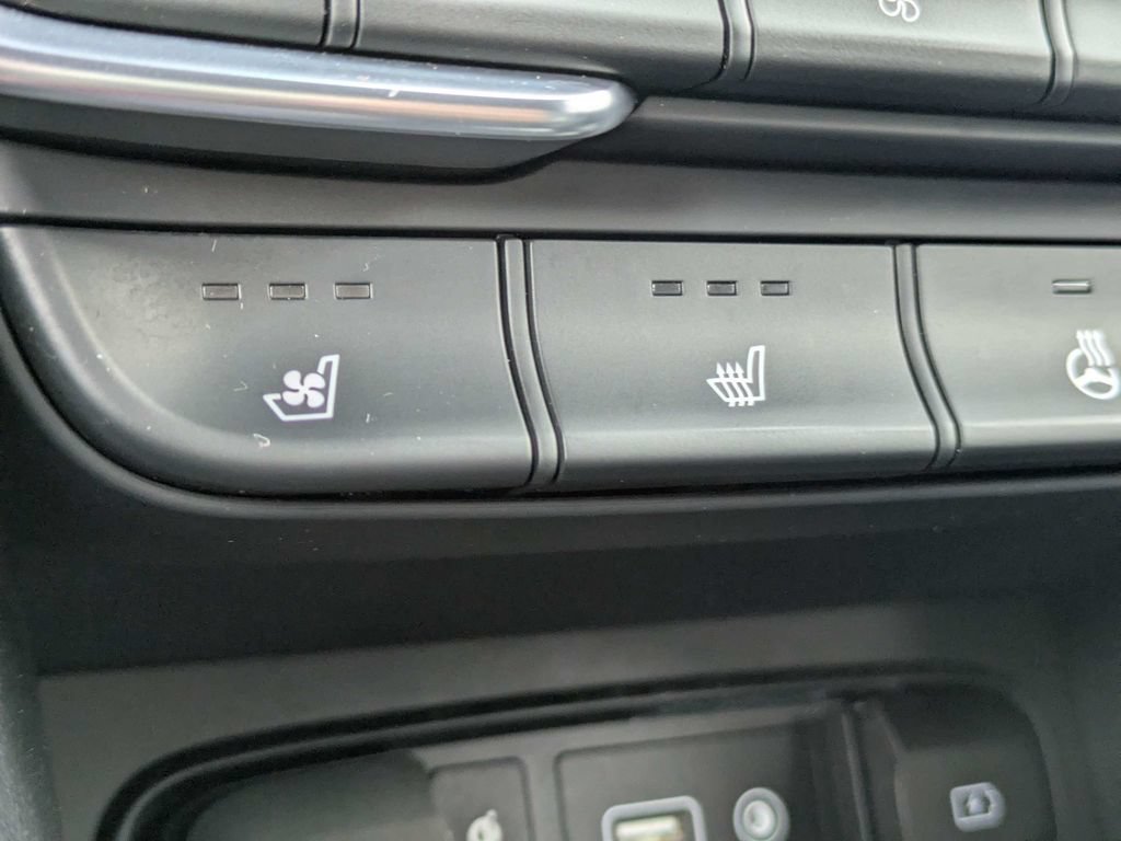 Used 2020 Hyundai Santa Fe Limited AWD/4WD image 23