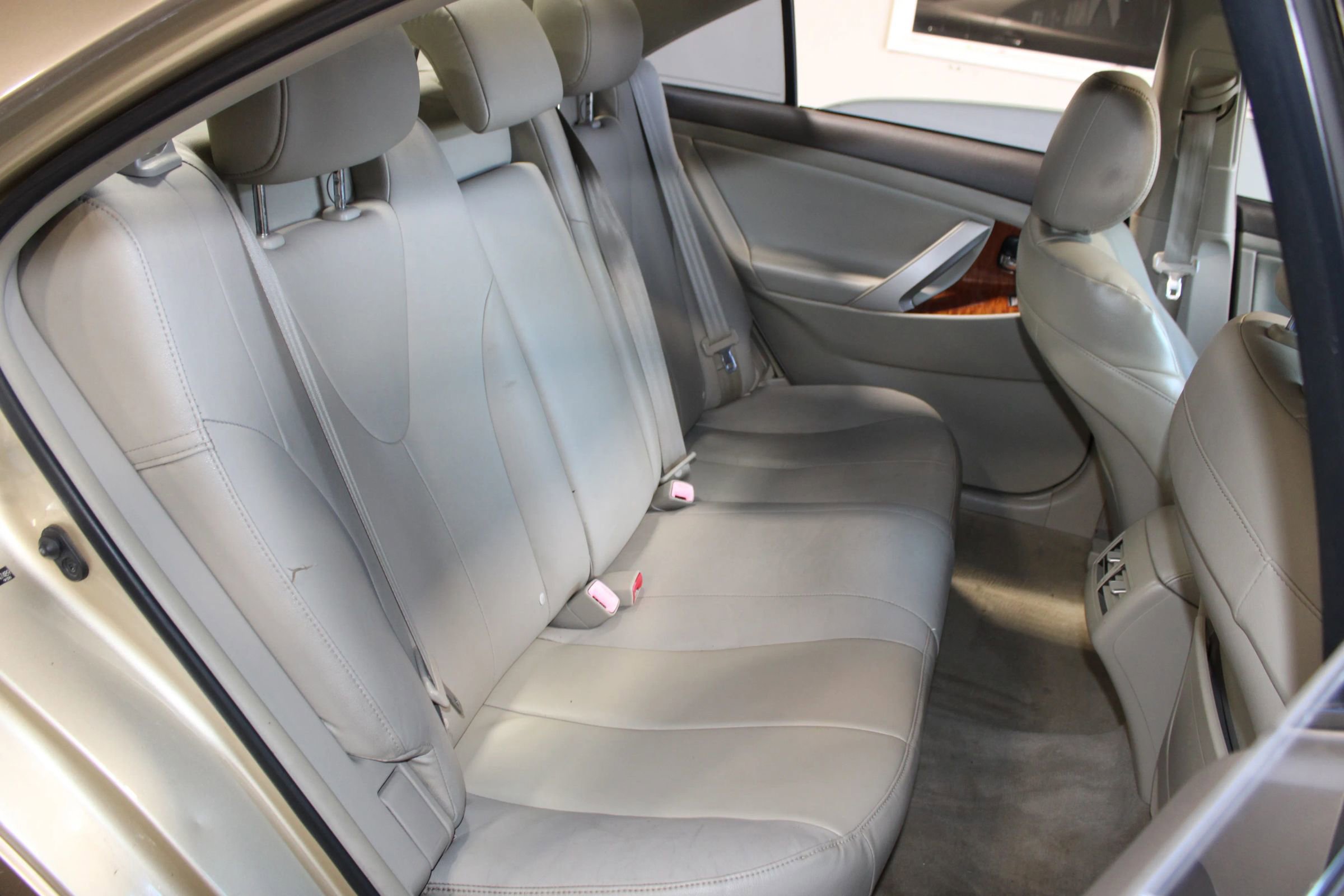 Used 2010 Toyota Camry XLE image 25