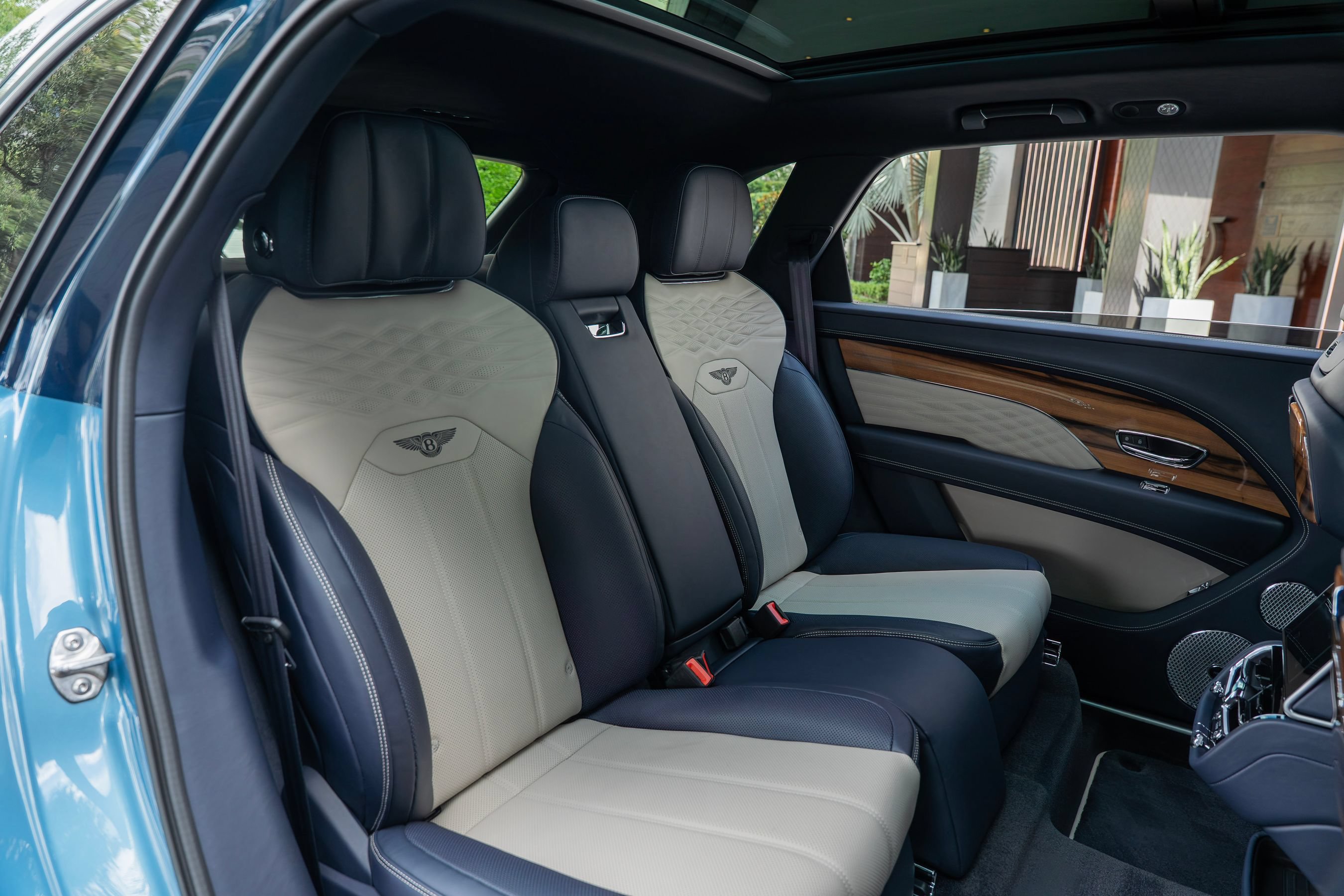 Certified 2025 Bentley Bentayga Extended Wheelbase AWD/4WD image 19
