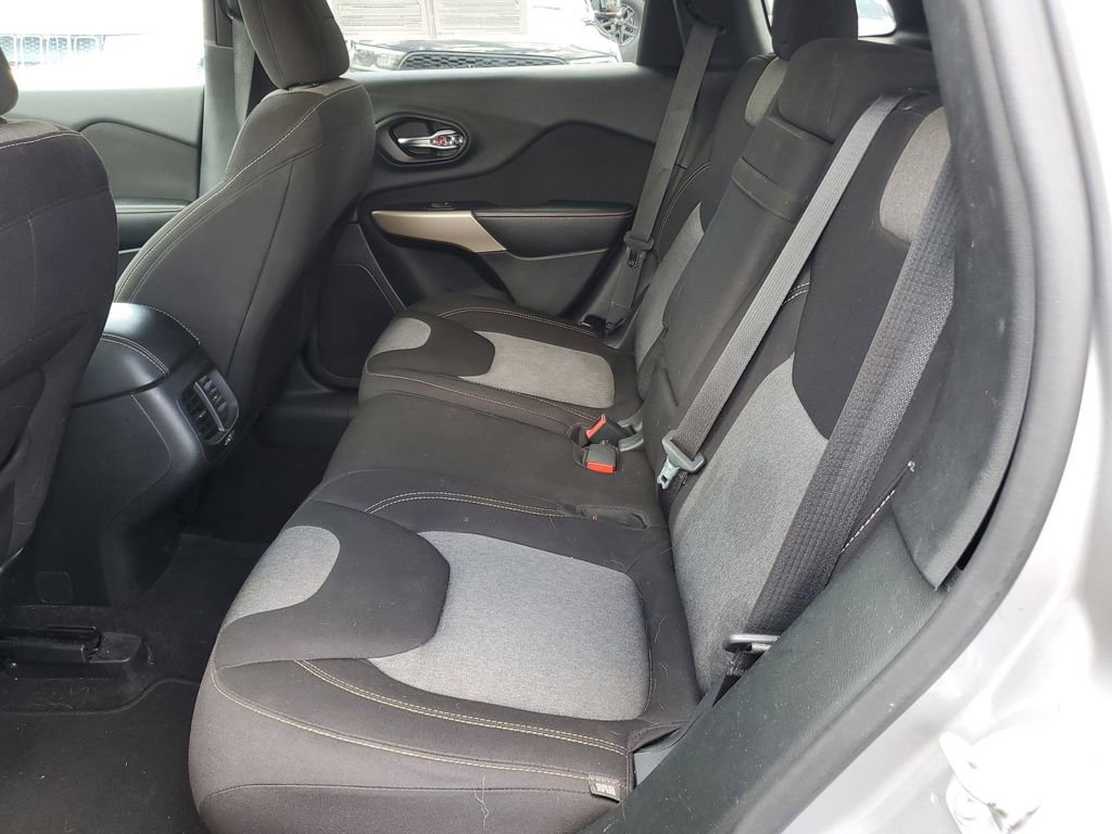 Used 2018 Jeep Cherokee Latitude image 10