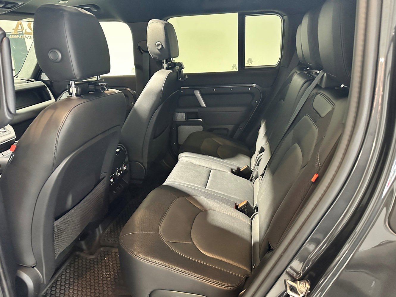 Used 2024 Land Rover Defender 130 X-Dynamic SE AWD/4WD image 28